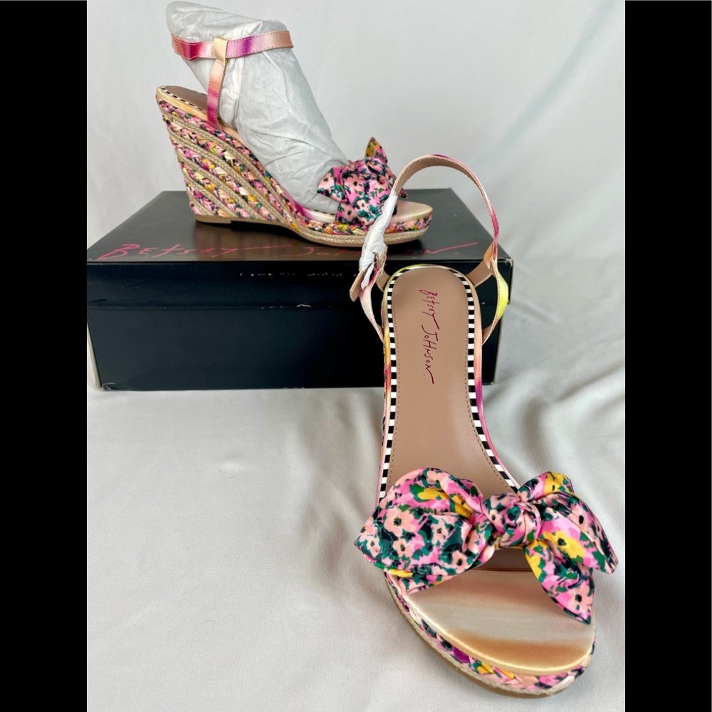 NEW Betsey Johnson Carie Wedge sandals size 10